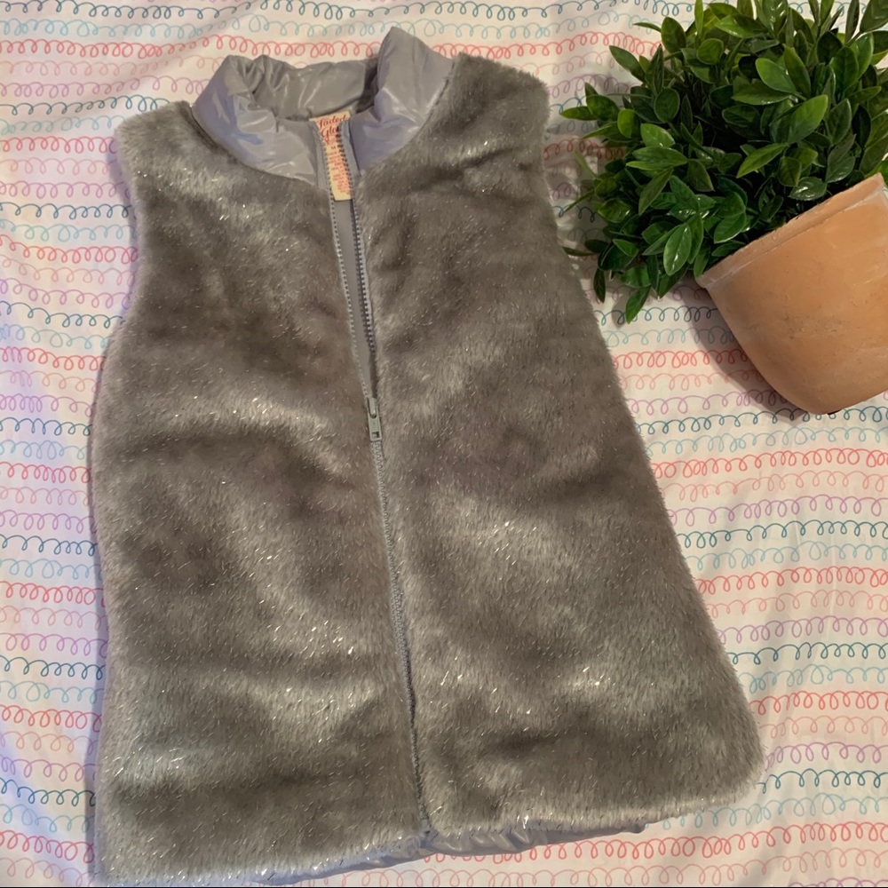 😂 2 for $15 😂 Gray furry/sparkly vest size 7/8